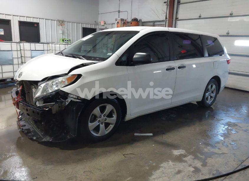 Photo 2 of 2015 Toyota Sienna L 7 PASSENGER (VIN 5TDZK3DC3FS617518)