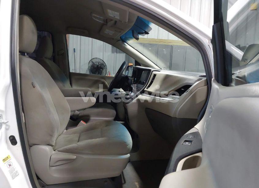 Photo 5 of 2015 Toyota Sienna L 7 PASSENGER (VIN 5TDZK3DC3FS617518)