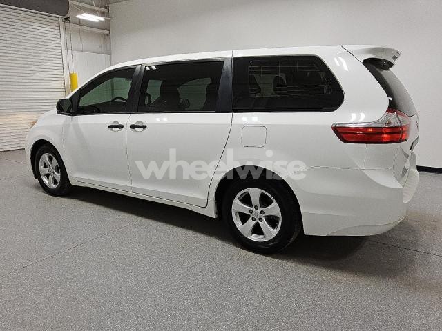 Photo 2 of 2016 TOYOTA SIENNA (VIN 5TDZK3DC3GS710587)