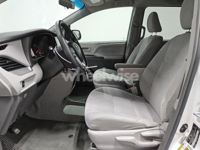 Photo 4 of 2016 TOYOTA SIENNA (VIN 5TDZK3DC3GS710587)