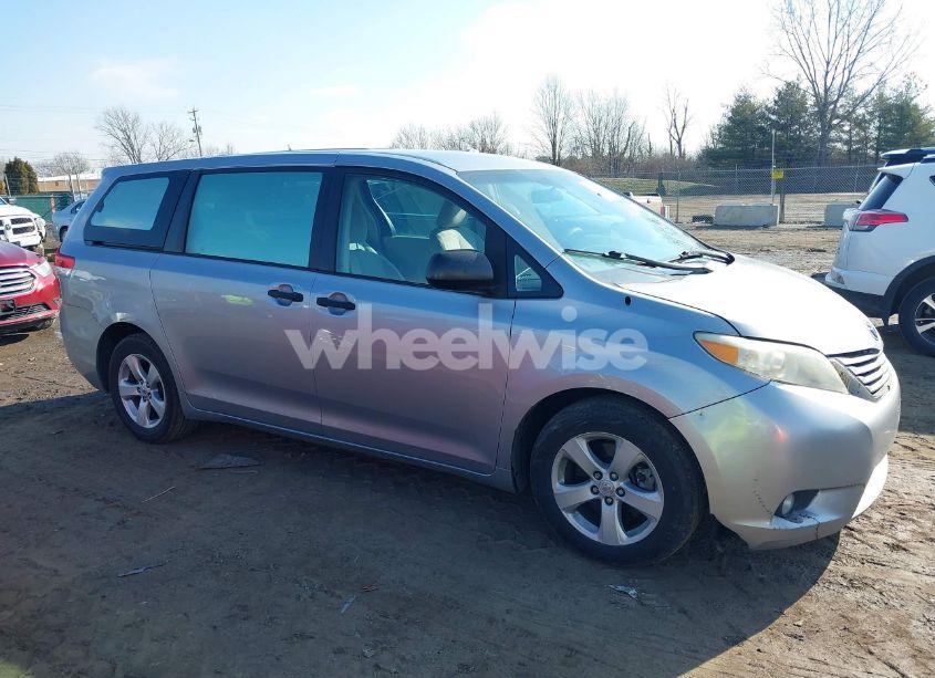 Photo 13 of 2011 Toyota Sienna BASE V6 (VIN 5TDZK3DC4BS022350)