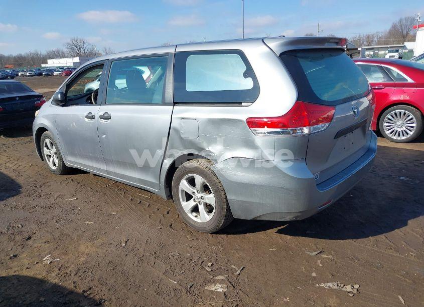 Photo 3 of 2011 Toyota Sienna BASE V6 (VIN 5TDZK3DC4BS022350)