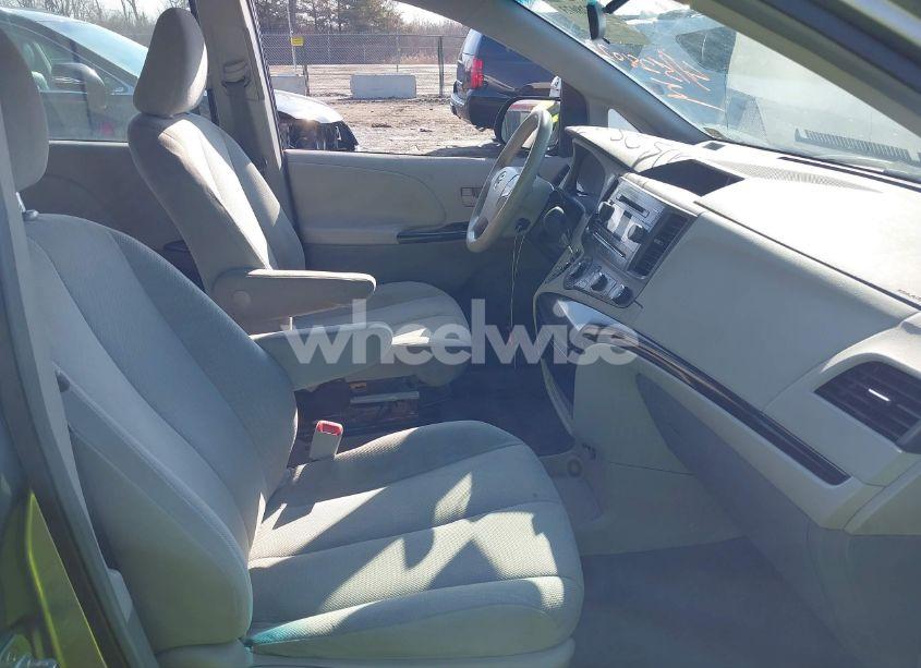 Photo 5 of 2011 Toyota Sienna BASE V6 (VIN 5TDZK3DC4BS022350)