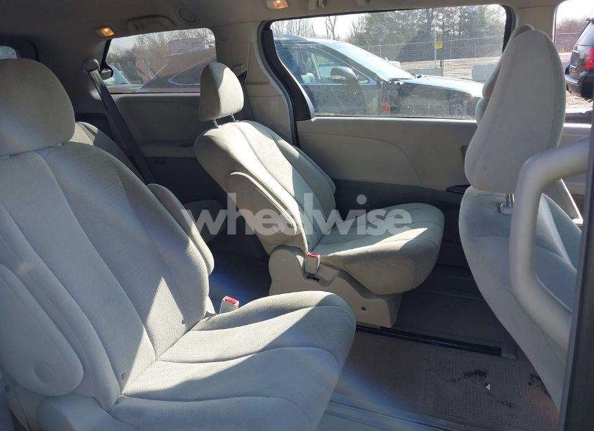 Photo 8 of 2011 Toyota Sienna BASE V6 (VIN 5TDZK3DC4BS022350)