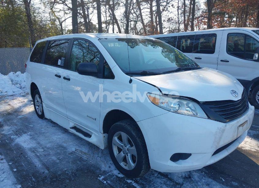 2014 Toyota Sienna L V6 7 PASSENGER (VIN 5TDZK3DC4ES441934) main photo