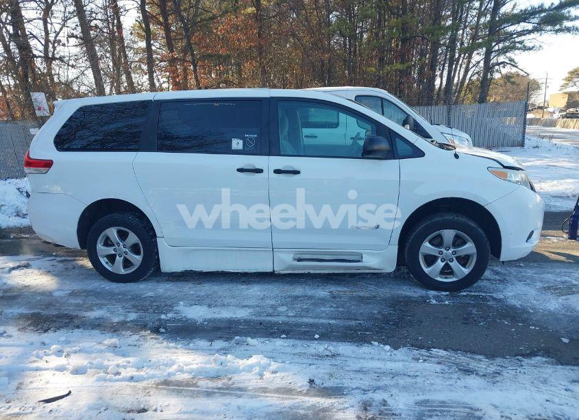 Photo 13 of 2014 Toyota Sienna L V6 7 PASSENGER (VIN 5TDZK3DC4ES441934)