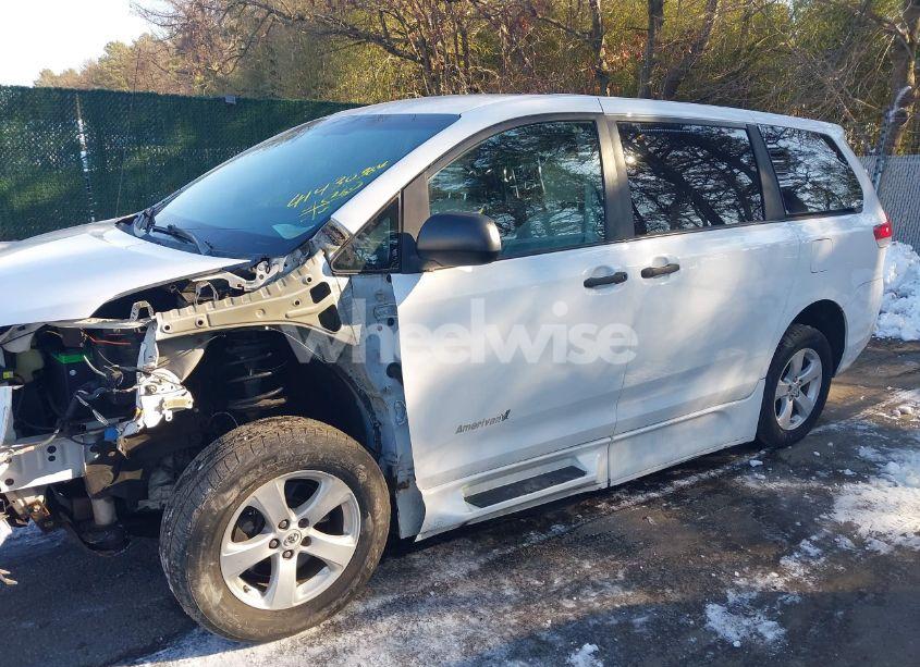 Photo 14 of 2014 Toyota Sienna L V6 7 PASSENGER (VIN 5TDZK3DC4ES441934)
