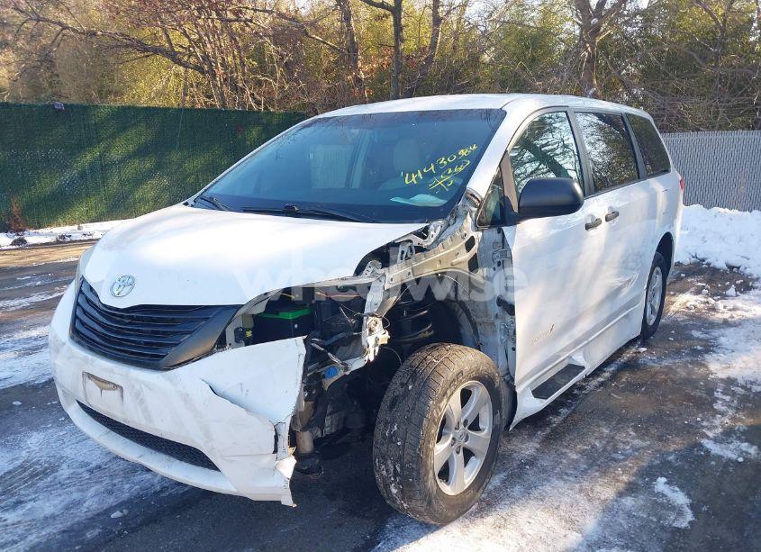 Photo 2 of 2014 Toyota Sienna L V6 7 PASSENGER (VIN 5TDZK3DC4ES441934)