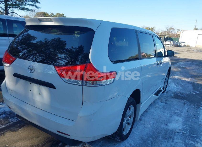Photo 4 of 2014 Toyota Sienna L V6 7 PASSENGER (VIN 5TDZK3DC4ES441934)