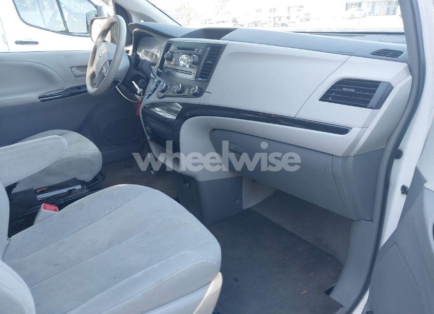 Photo 5 of 2014 Toyota Sienna L V6 7 PASSENGER (VIN 5TDZK3DC4ES441934)