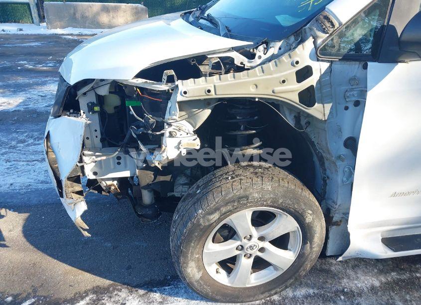 Photo 6 of 2014 Toyota Sienna L V6 7 PASSENGER (VIN 5TDZK3DC4ES441934)