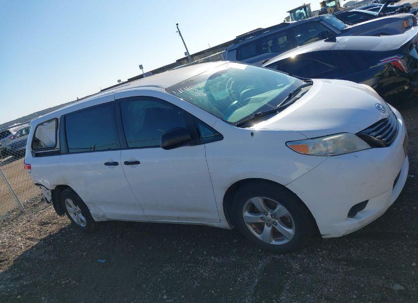 Photo 14 of 2014 Toyota Sienna L V6 7 PASSENGER (VIN 5TDZK3DC4ES467966)