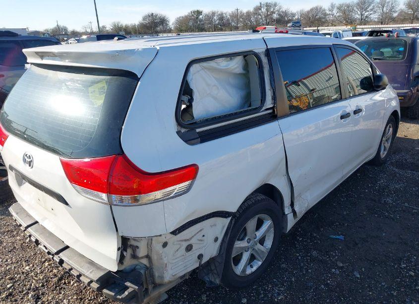 Photo 18 of 2014 Toyota Sienna L V6 7 PASSENGER (VIN 5TDZK3DC4ES467966)
