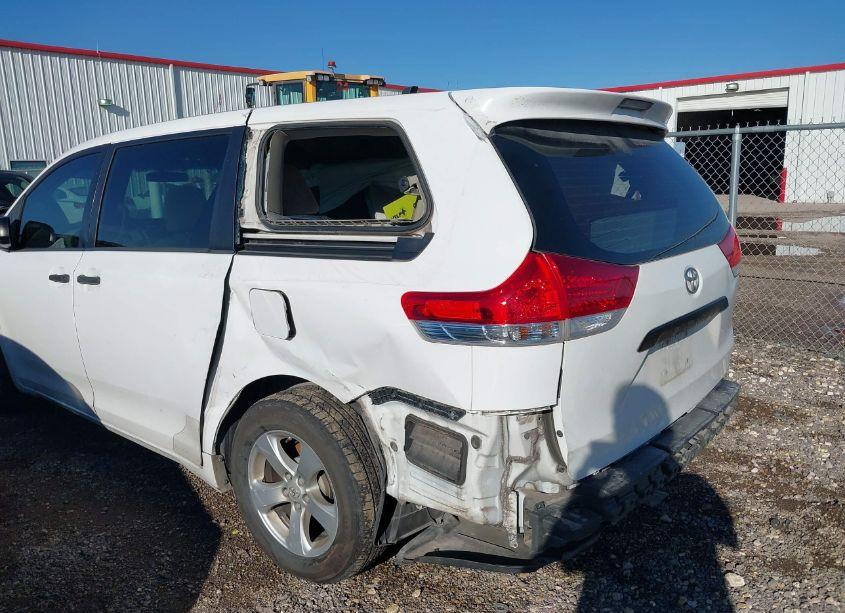 Photo 19 of 2014 Toyota Sienna L V6 7 PASSENGER (VIN 5TDZK3DC4ES467966)