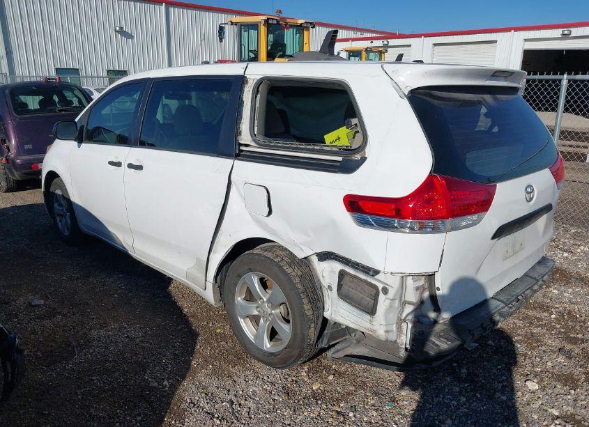 Photo 3 of 2014 Toyota Sienna L V6 7 PASSENGER (VIN 5TDZK3DC4ES467966)