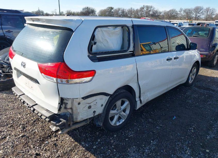 Photo 4 of 2014 Toyota Sienna L V6 7 PASSENGER (VIN 5TDZK3DC4ES467966)