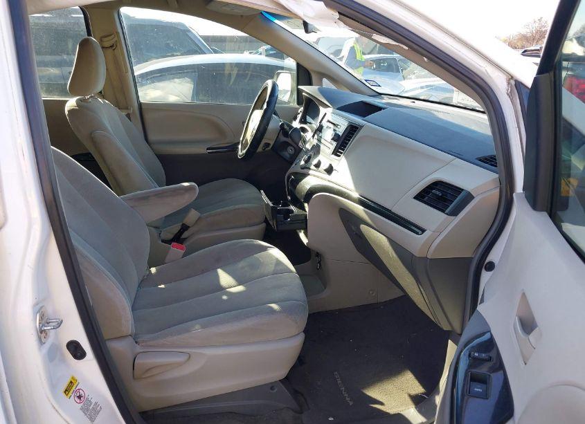 Photo 5 of 2014 Toyota Sienna L V6 7 PASSENGER (VIN 5TDZK3DC4ES467966)