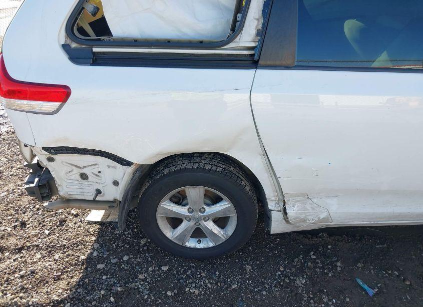 Photo 6 of 2014 Toyota Sienna L V6 7 PASSENGER (VIN 5TDZK3DC4ES467966)