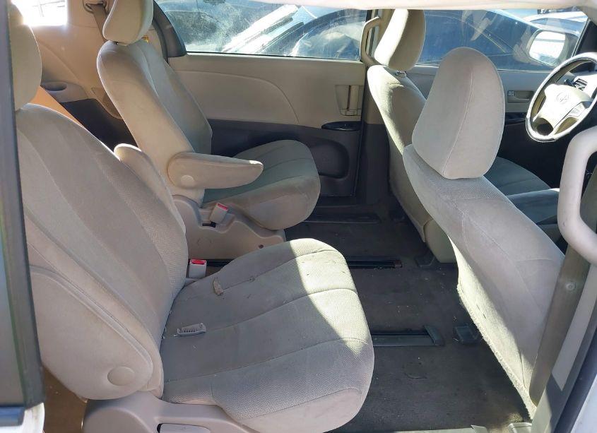 Photo 8 of 2014 Toyota Sienna L V6 7 PASSENGER (VIN 5TDZK3DC4ES467966)