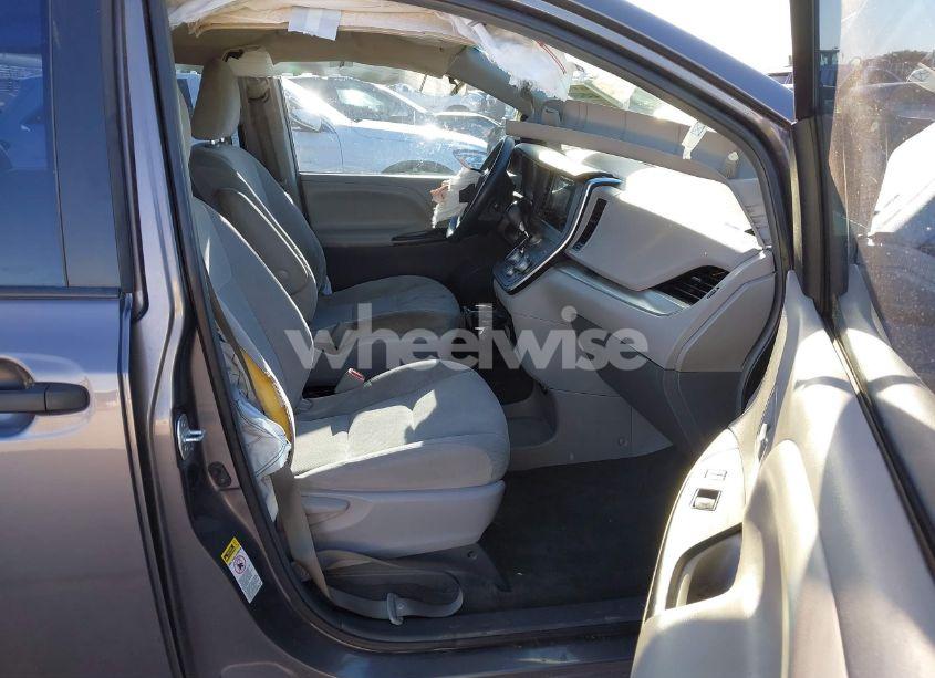 Photo 5 of 2016 Toyota Sienna L 7 PASSENGER (VIN 5TDZK3DC4GS726572)