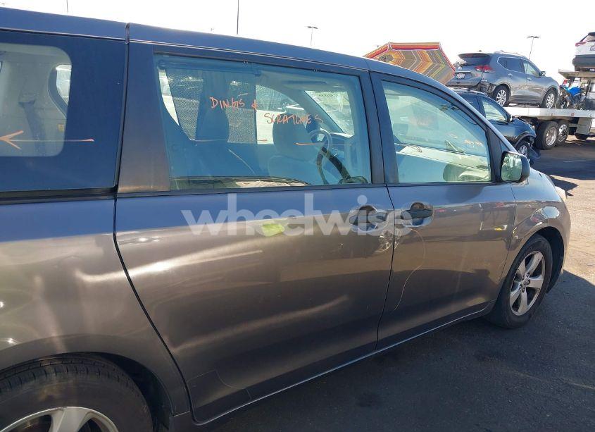 Photo 14 of 2011 Toyota Sienna BASE V6 (VIN 5TDZK3DC5BS004441)