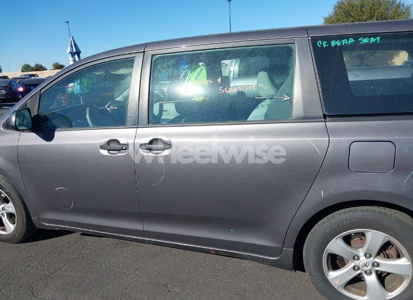 Photo 15 of 2011 Toyota Sienna BASE V6 (VIN 5TDZK3DC5BS004441)