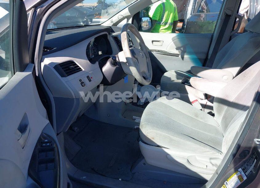 Photo 5 of 2011 Toyota Sienna BASE V6 (VIN 5TDZK3DC5BS004441)