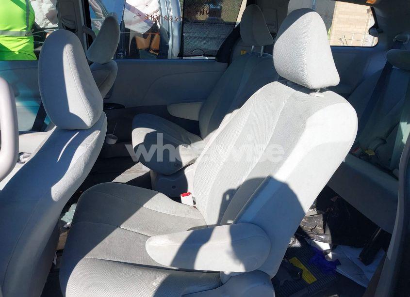 Photo 8 of 2011 Toyota Sienna BASE V6 (VIN 5TDZK3DC5BS004441)