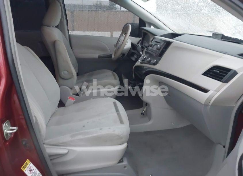 Photo 5 of 2011 Toyota Sienna BASE V6 (VIN 5TDZK3DC5BS007047)