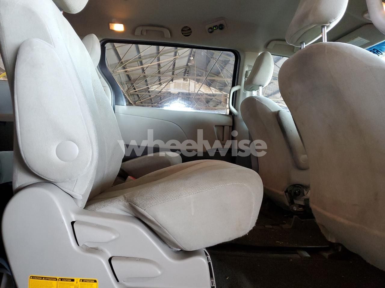 Photo 11 of 2011 TOYOTA SIENNA (VIN 5TDZK3DC5BS018839)