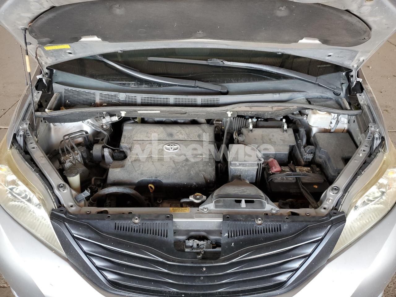 Photo 12 of 2011 TOYOTA SIENNA (VIN 5TDZK3DC5BS018839)