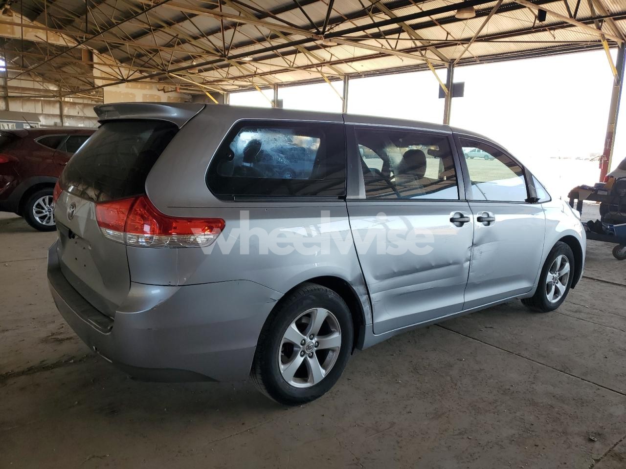 Photo 3 of 2011 TOYOTA SIENNA (VIN 5TDZK3DC5BS018839)