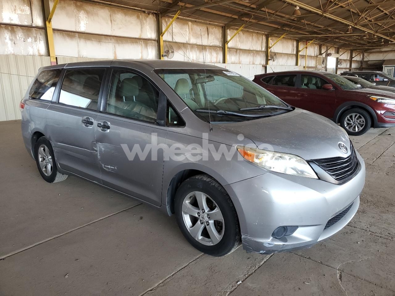 Photo 4 of 2011 TOYOTA SIENNA (VIN 5TDZK3DC5BS018839)