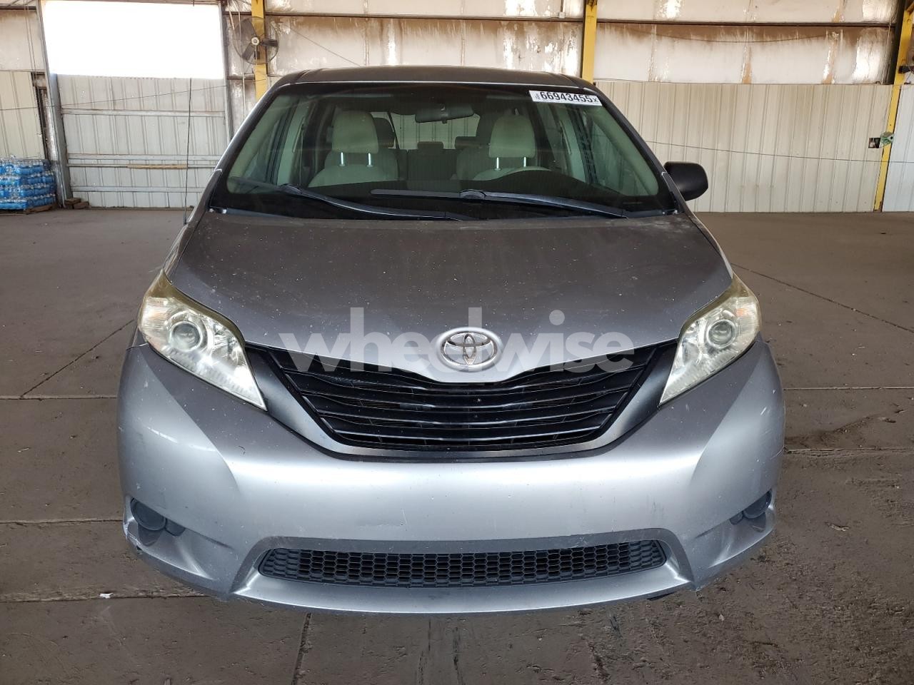 Photo 5 of 2011 TOYOTA SIENNA (VIN 5TDZK3DC5BS018839)