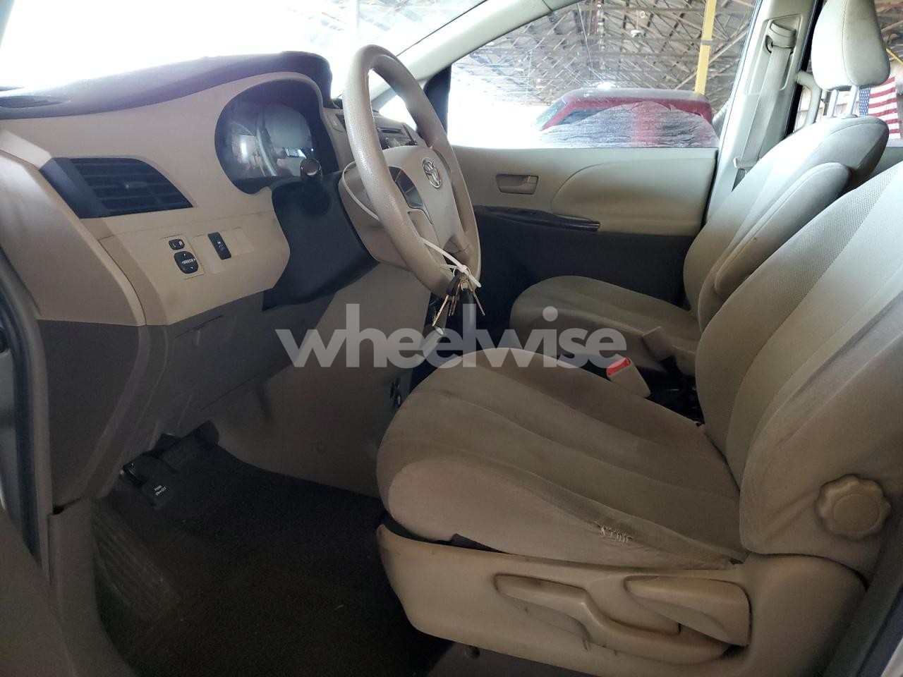 Photo 7 of 2011 TOYOTA SIENNA (VIN 5TDZK3DC5BS018839)