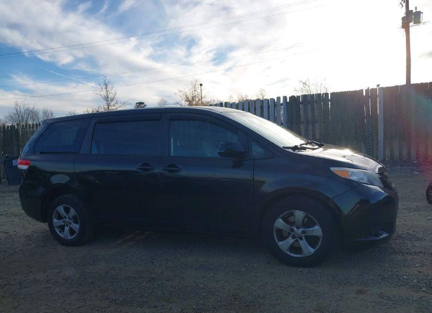 Photo 13 of 2014 Toyota Sienna L V6 7 PASSENGER (VIN 5TDZK3DC5ES426357)