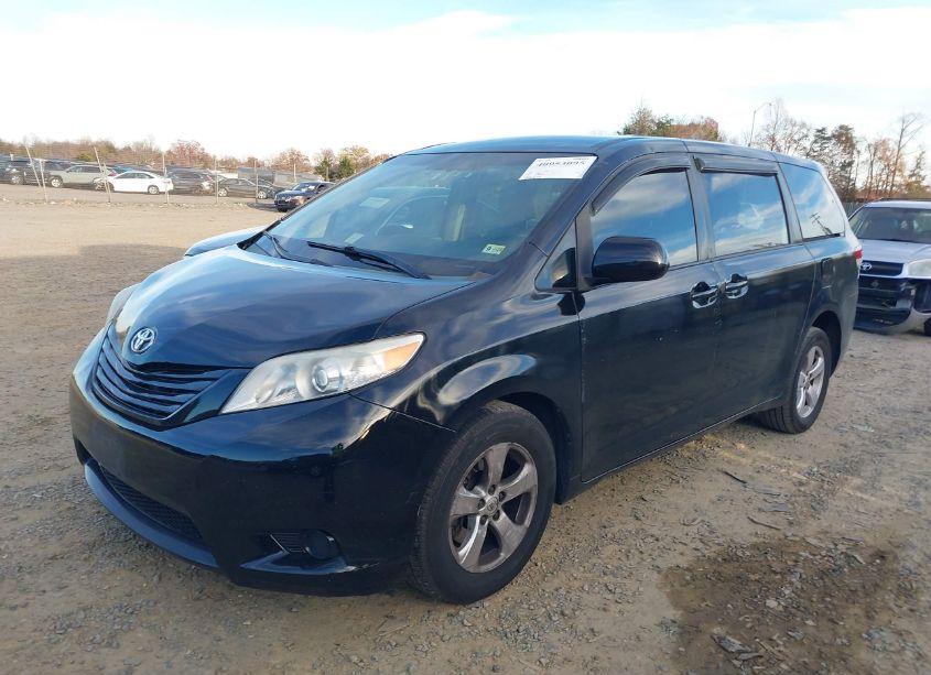 Photo 2 of 2014 Toyota Sienna L V6 7 PASSENGER (VIN 5TDZK3DC5ES426357)