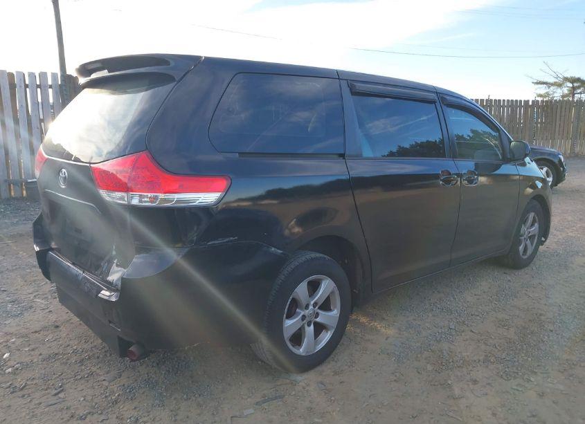 Photo 4 of 2014 Toyota Sienna L V6 7 PASSENGER (VIN 5TDZK3DC5ES426357)