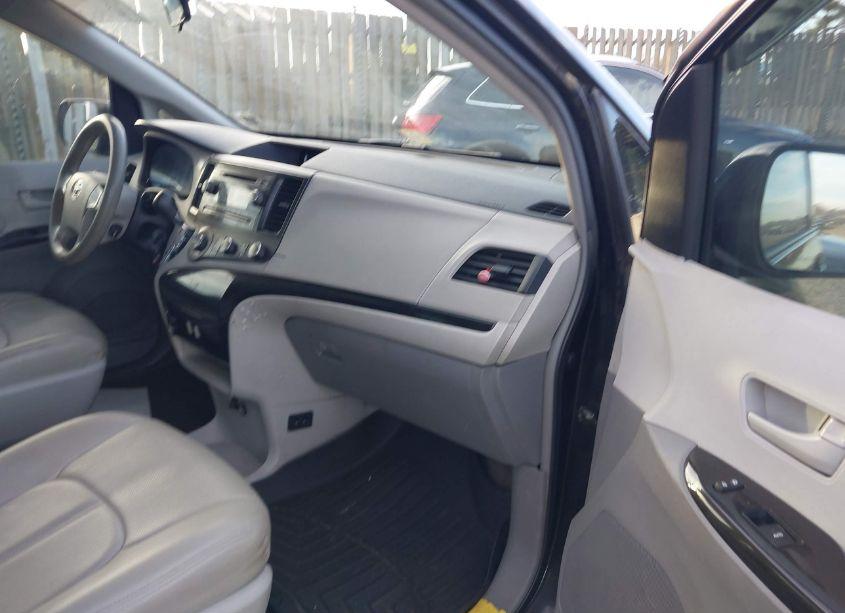 Photo 5 of 2014 Toyota Sienna L V6 7 PASSENGER (VIN 5TDZK3DC5ES426357)