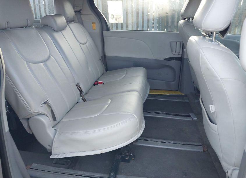Photo 8 of 2014 Toyota Sienna L V6 7 PASSENGER (VIN 5TDZK3DC5ES426357)