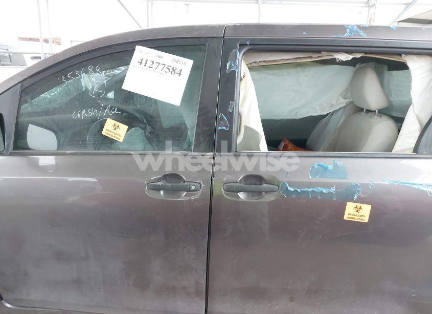 Photo 13 of 2014 Toyota Sienna L V6 7 PASSENGER (VIN 5TDZK3DC5ES475204)