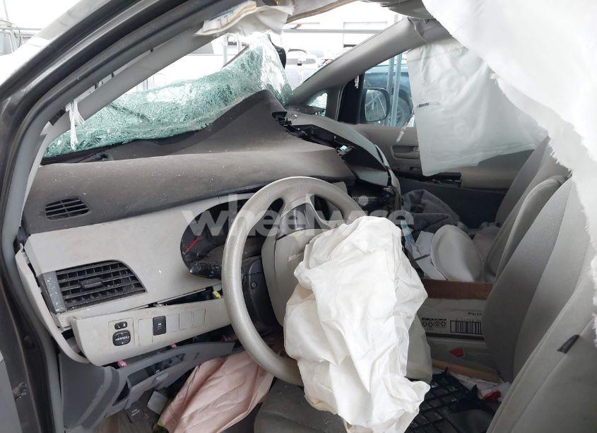 Photo 5 of 2014 Toyota Sienna L V6 7 PASSENGER (VIN 5TDZK3DC5ES475204)