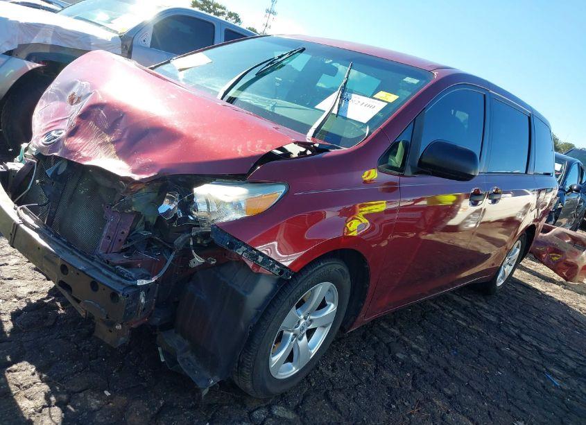 Photo 2 of 2015 Toyota Sienna L 7 PASSENGER (VIN 5TDZK3DC5FS613017)