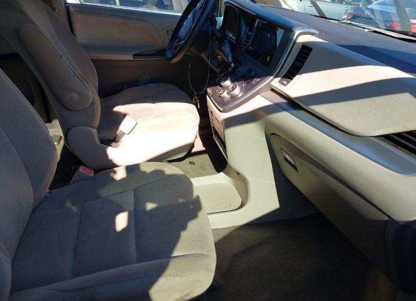 Photo 5 of 2015 Toyota Sienna L 7 PASSENGER (VIN 5TDZK3DC5FS613017)