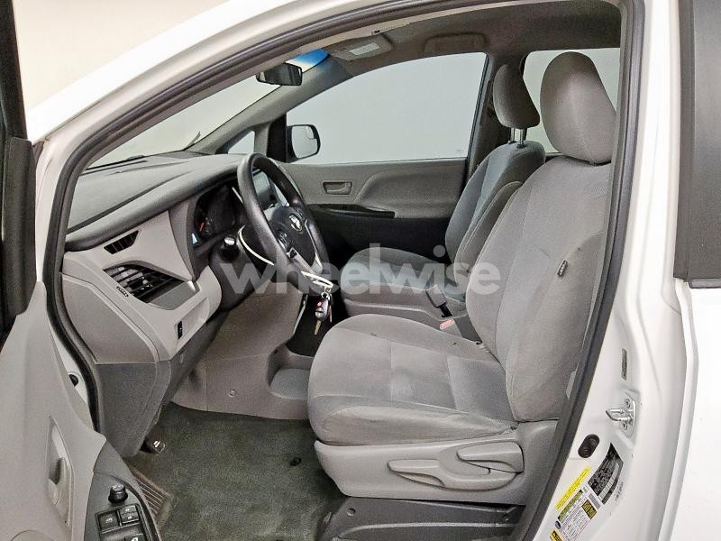 Photo 11 of 2016 TOYOTA SIENNA (VIN 5TDZK3DC5GS697759)