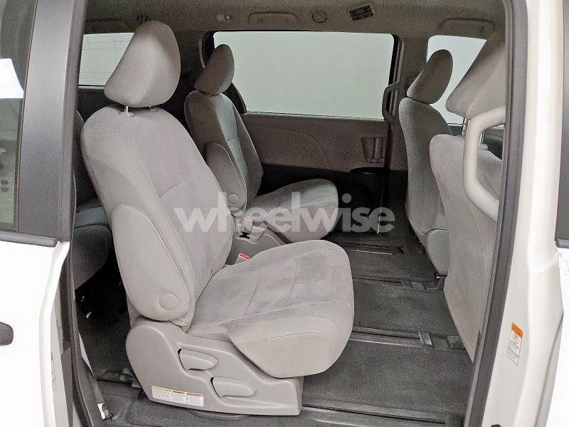 Photo 3 of 2016 TOYOTA SIENNA (VIN 5TDZK3DC5GS697759)