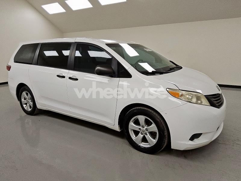 Photo 8 of 2016 TOYOTA SIENNA (VIN 5TDZK3DC5GS697759)