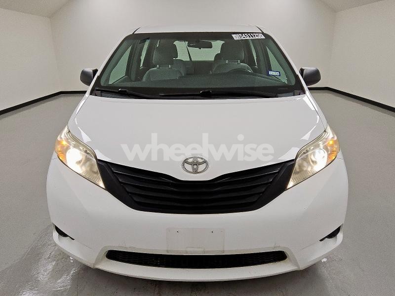 2016 TOYOTA SIENNA (VIN 5TDZK3DC5GS711420) main photo