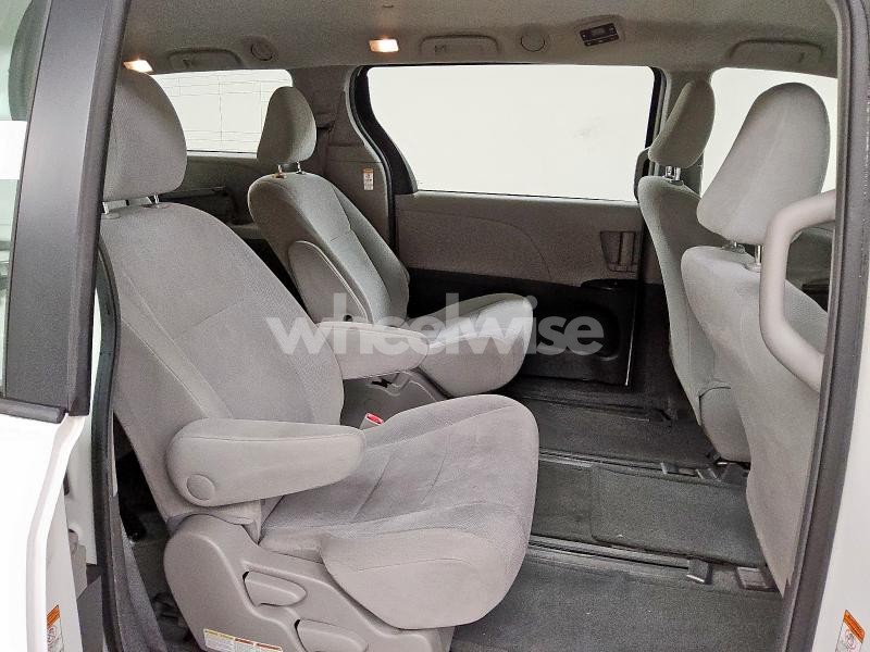 Photo 10 of 2016 TOYOTA SIENNA (VIN 5TDZK3DC5GS711420)
