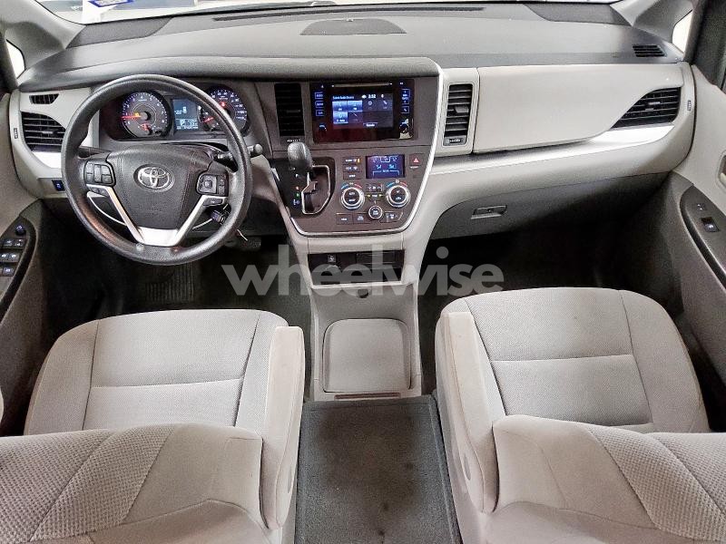 Photo 13 of 2016 TOYOTA SIENNA (VIN 5TDZK3DC5GS711420)